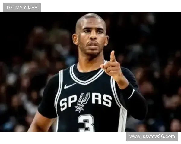 保罗与SGA携手共进晚餐 MVP奖杯静静守护饭桌温馨时光